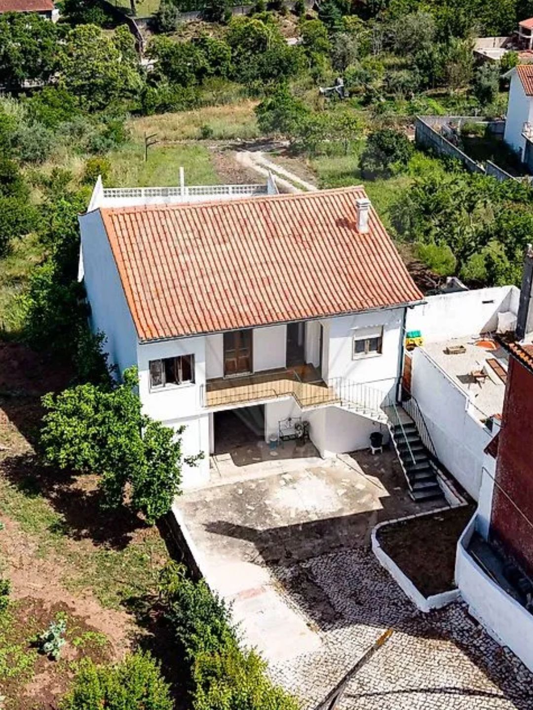 3-bed house with garage, terrace and land 6km from Coimbra, Almalaguês